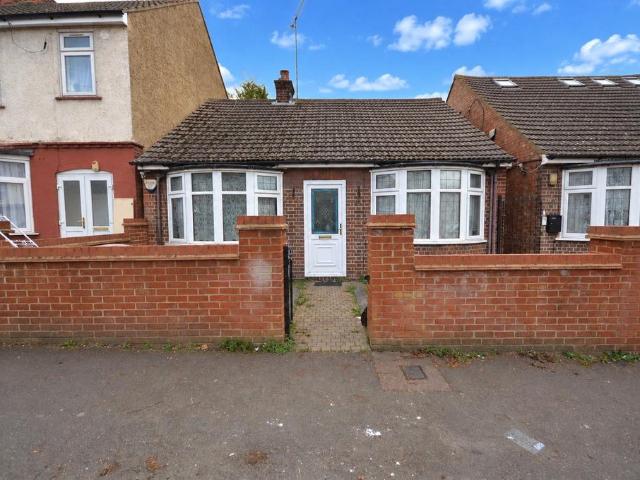 Bungalow for sale in Limbury, Luton