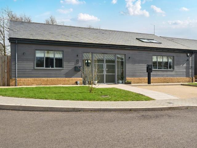 Bungalow for sale in The Butts, Kent