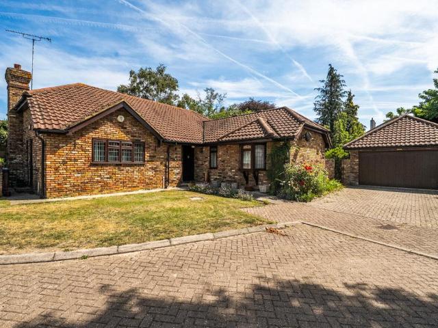 Bungalow for sale in Widmore, Greater London