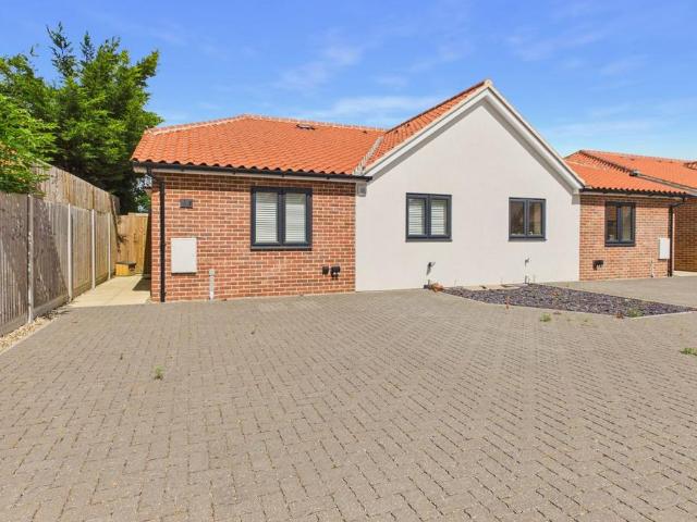 Bungalow for sale in Chelmondiston, Suffolk