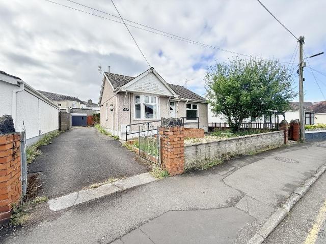 Bungalow for sale in Pontarddulais, Wales