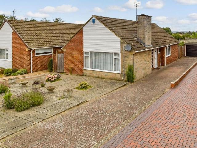 Bungalow for sale in Allington, Midway