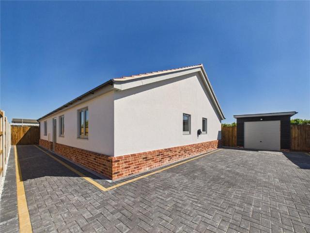Bungalow for sale in Lawford, Dale Hill