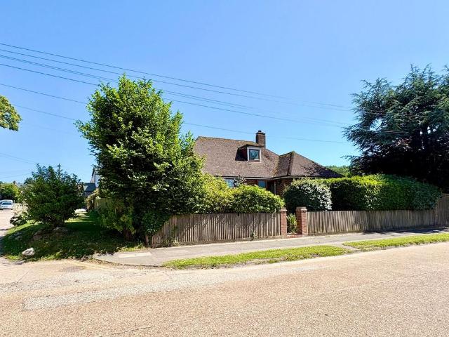 Bungalow for sale in Little Common, Heathlands