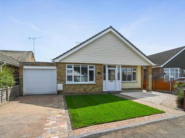 Bungalow for sale in Holland-on-Sea, Dale Hill