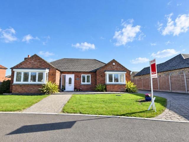 Bungalow for sale in New Waltham