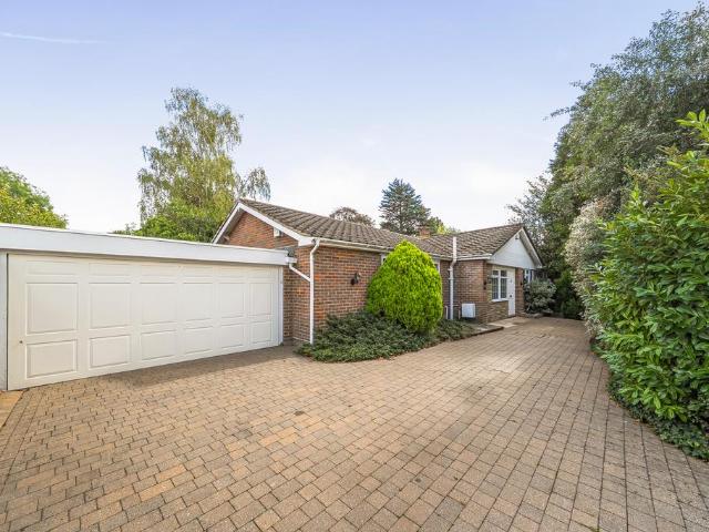 Bungalow for sale in Hatch End, Greater London