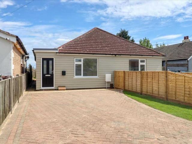 Bungalow for sale in Holland-on-Sea, Dale Hill