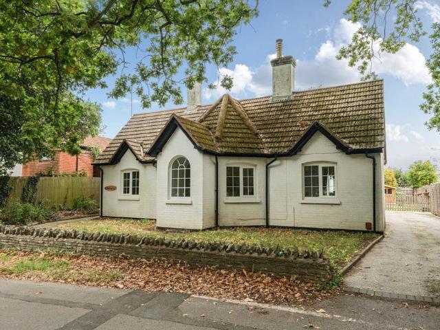 Bungalow for sale in Highcliffe
