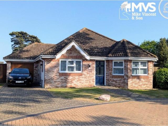 Bungalow for sale in Holland-on-Sea, Dale Hill