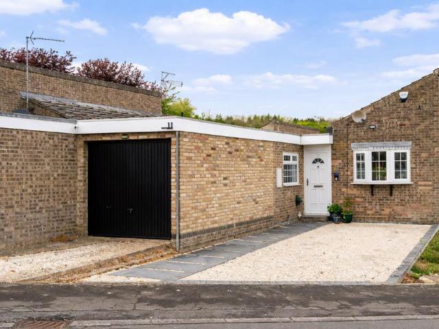 Bungalow for sale in Leighton-Linslade, Linslade