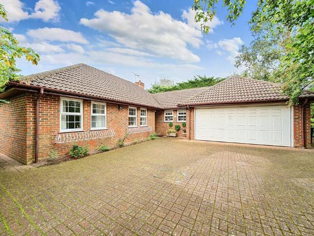 Bungalow for sale in Burnham, Swallow