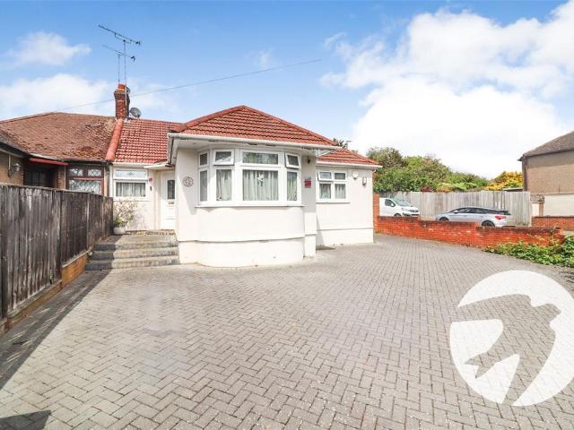 Bungalow for sale in North End, Greater London