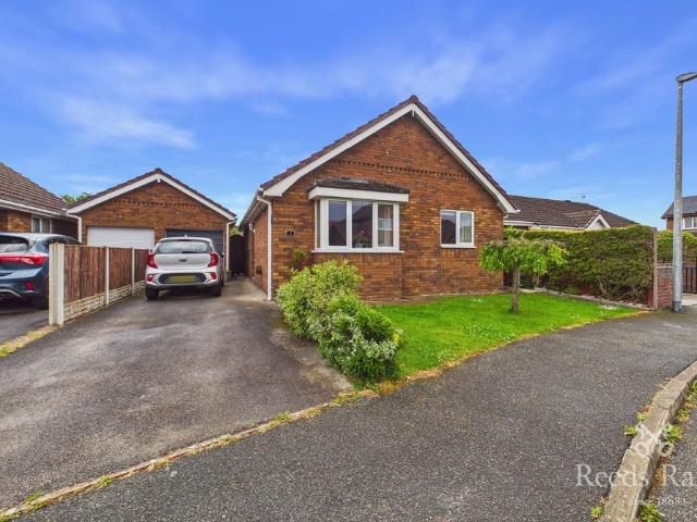Bungalow for sale in Kinmel Bay, Wales