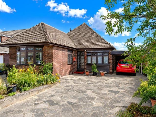 Bungalow for sale in Holland-on-Sea, Dale Hill