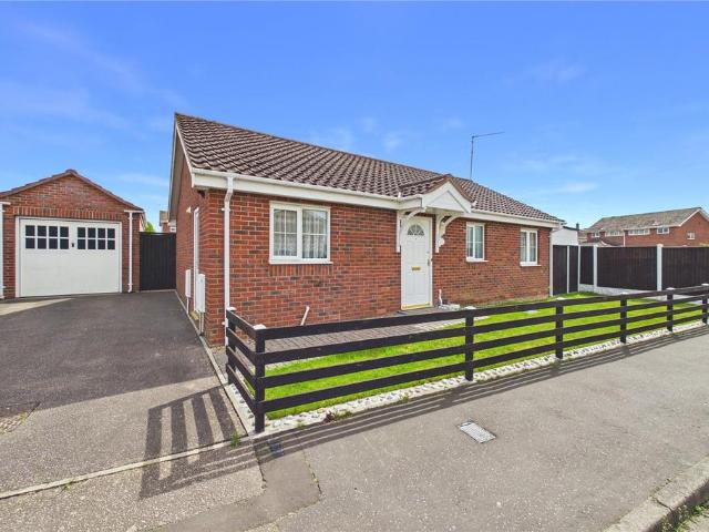 Bungalow for sale in Belton with Browston, Stokesby