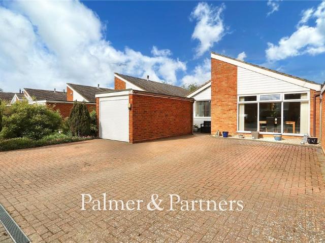 Bungalow for sale in Key Street, Suffolk