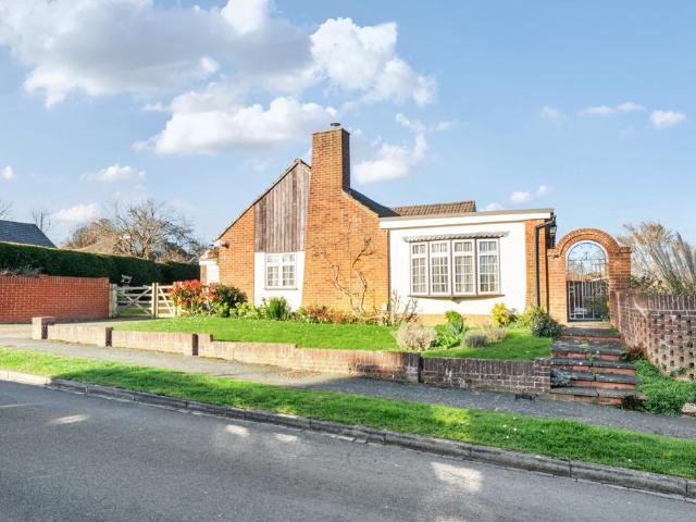 Bungalow for sale in Fole, Surrey