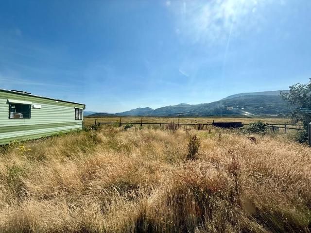 Bungalow for sale in Fairbourne, Wales