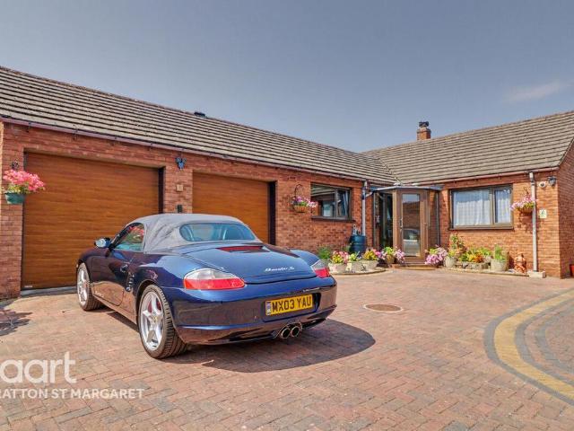 Bungalow for sale in Kingsdown, Swindon