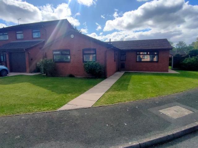 Bungalow for sale in New Broughton, Wales