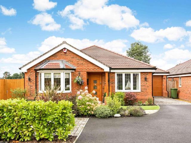 Bungalow for sale in Cranbourne, Winkfield