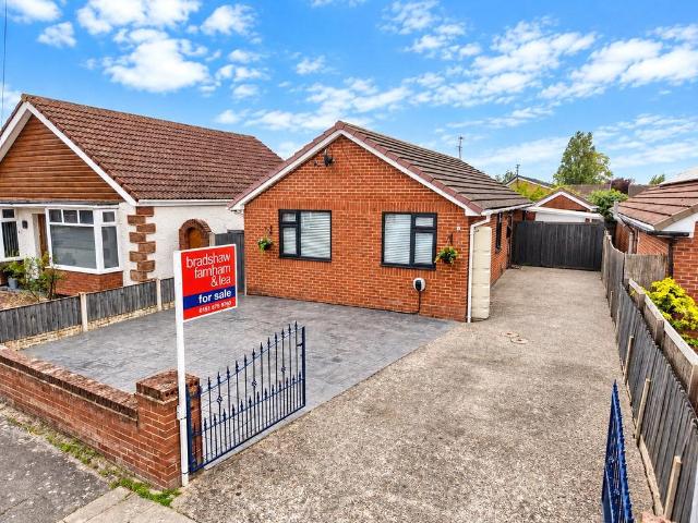 Bungalow for sale in Overchurch Hill, Moreton
