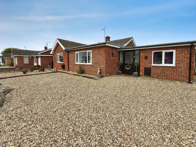 Bungalow for sale in Saxilby, West Lindsey