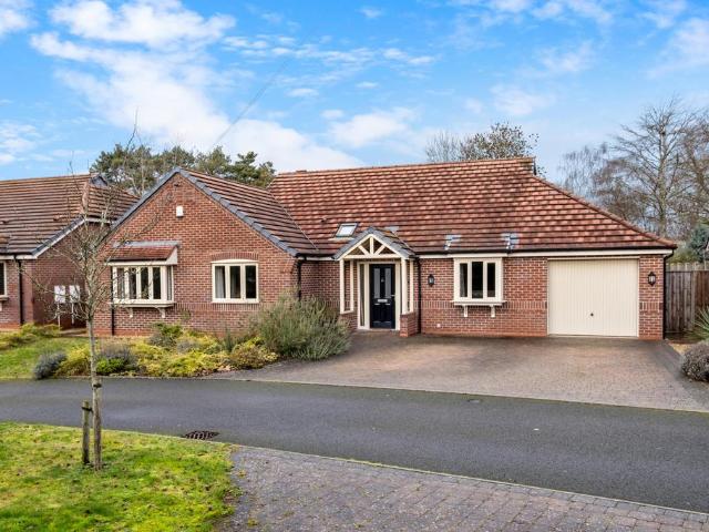 Bungalow for sale in Bromsgrove, Worcestershire
