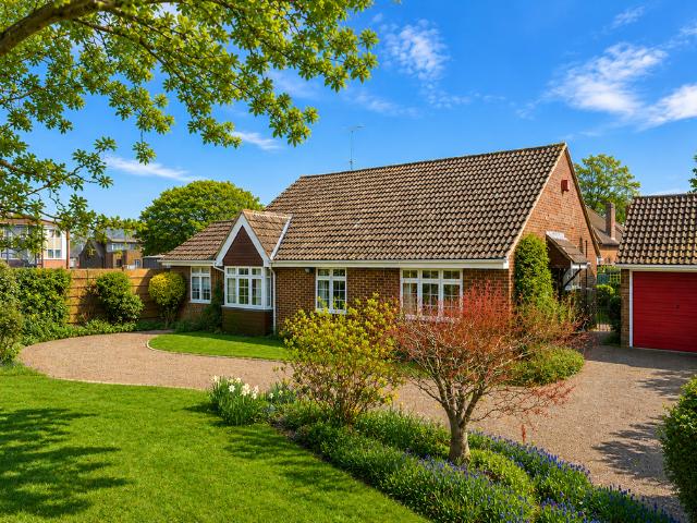 Bungalow for sale in Dunstable, Bedfordshire