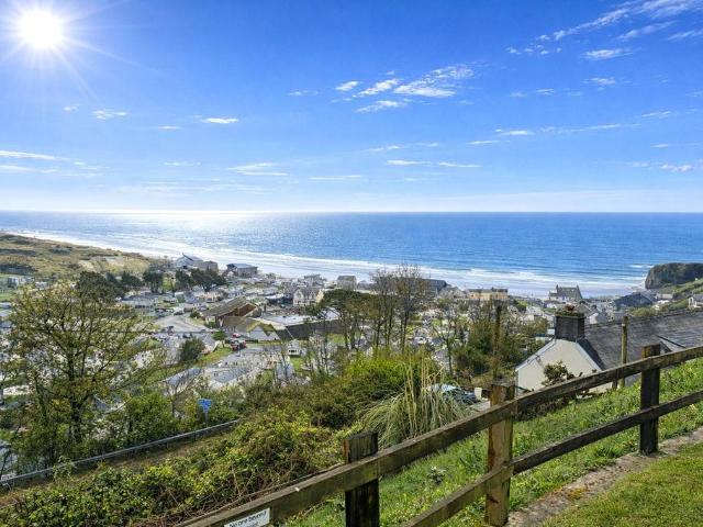 Bungalow for sale in Pendine, Wales