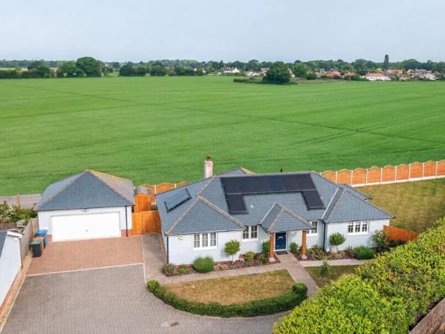 Bungalow for sale in Cattawade, Chelmondiston