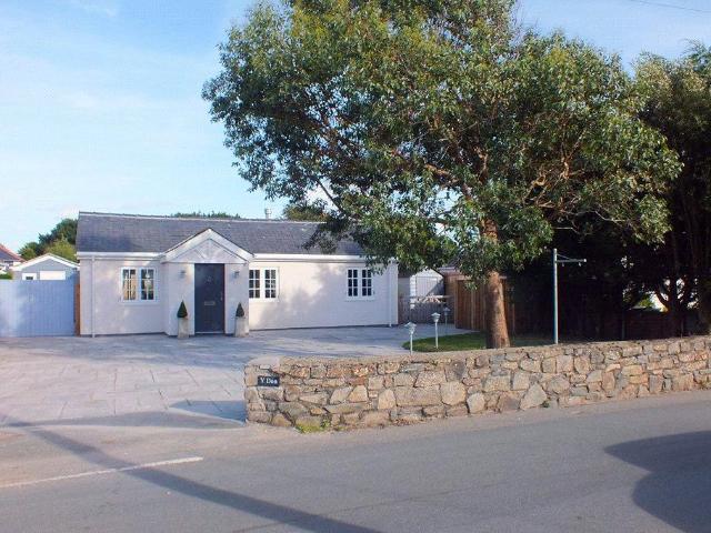 Bungalow for sale in Porthmadog, Morfa Bychan