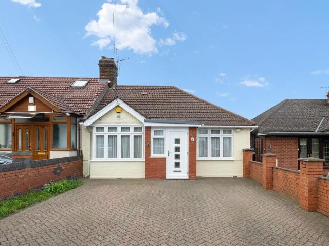 Bungalow for sale in London Borough of Ealing, Greater London