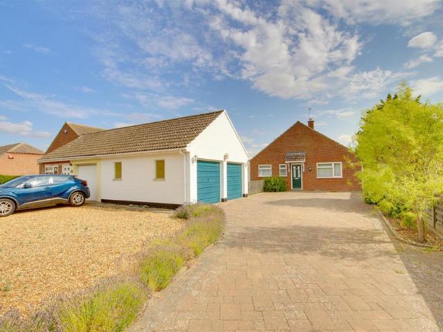 Bungalow for sale in Huntingdon, Cambridgeshire
