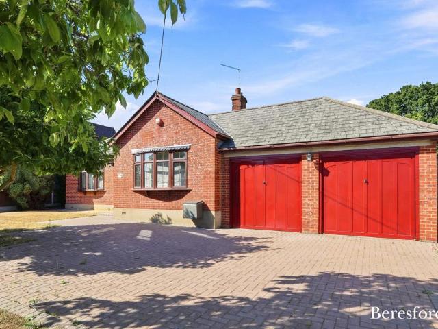 Bungalow for sale in Pilgrims' Hatch, Navestock Side