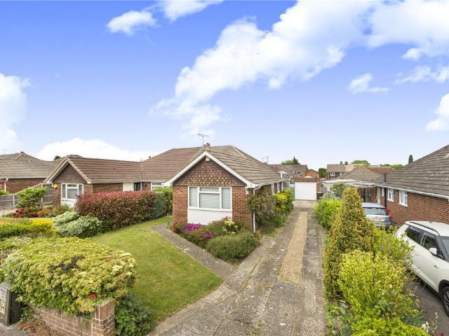 Bungalow for sale in Heol-las, Surrey