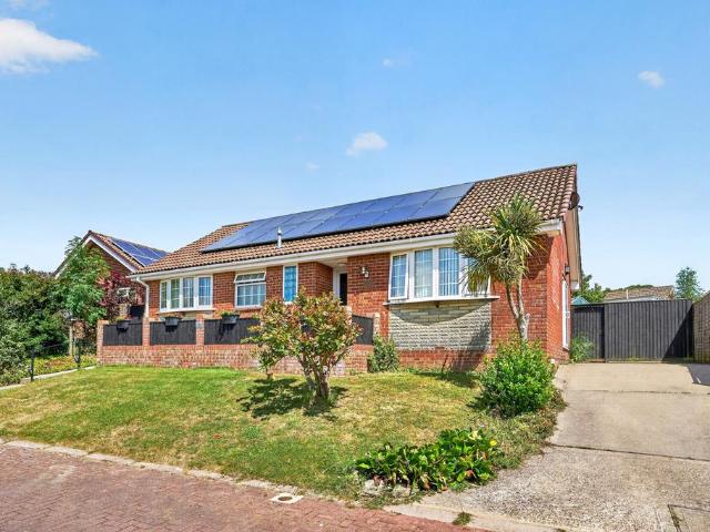 Bungalow for sale in East Cowes, Isle Of Wight