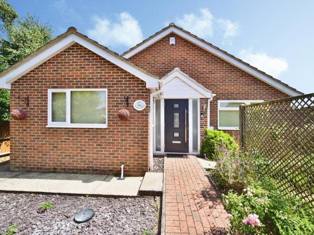 Bungalow for sale in Kingswood, Midway