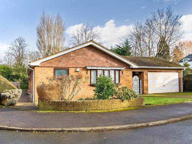 Bungalow for sale in Whetstone, Oakleigh Park