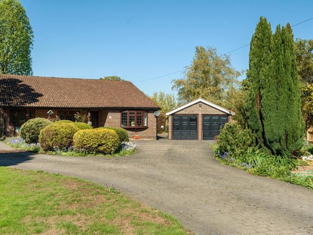 Bungalow for sale in Finchampstead, Wokingham