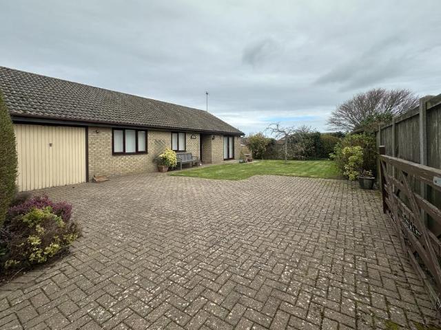 Bungalow for sale in Ash, Kent