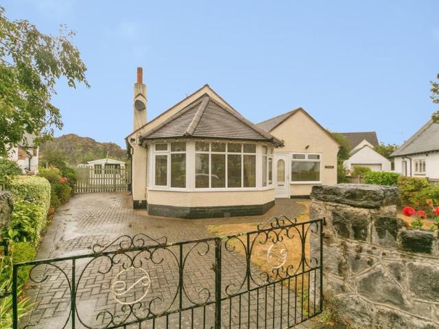 Bungalow for sale in Colwyn Bay, Wales