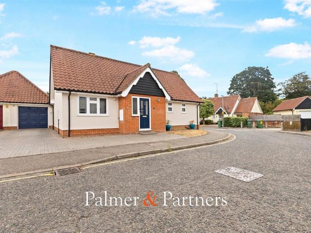 Bungalow for sale in Chipping Hill, Essex