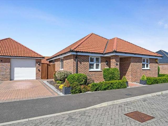 Bungalow for sale in Frinton and Walton, Dale Hill