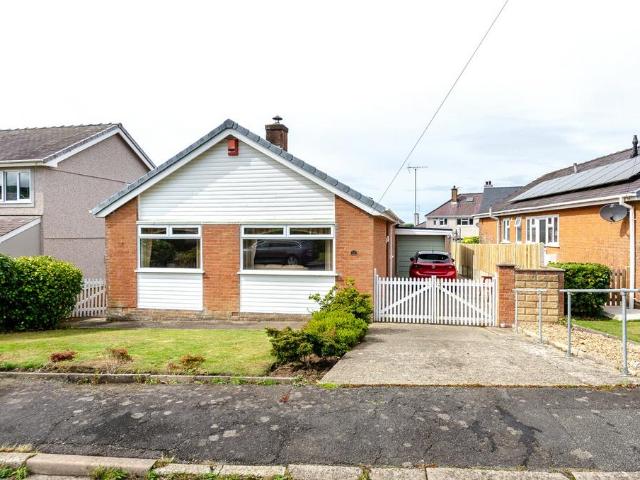 Bungalow for sale in Llanfaglan, Wales