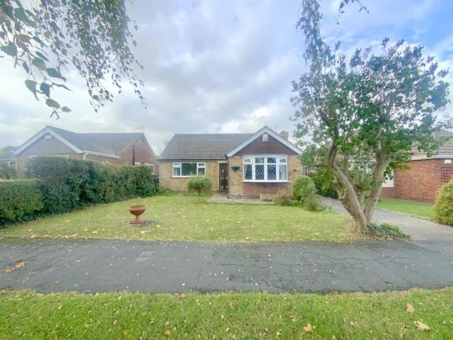 Bungalow for sale in Holton le Clay, East Lindsey