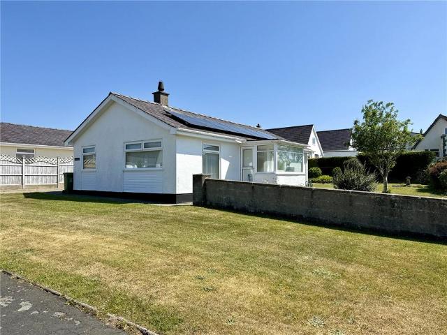 Bungalow for sale in Mynytho, Wales
