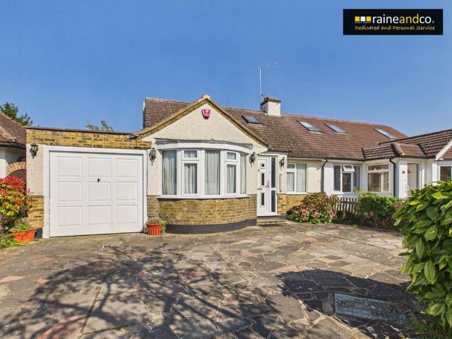 Bungalow for sale in Potters Bar, Hertfordshire