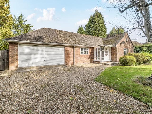 Bungalow for sale in Upper Basildon, West Berkshire